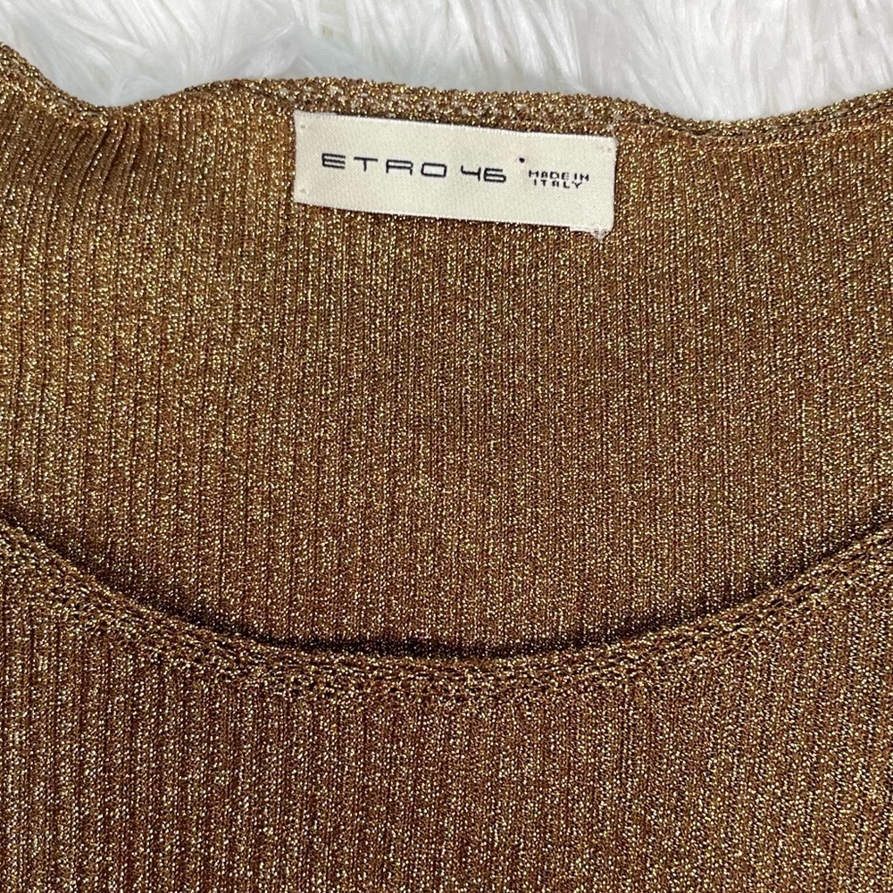 Etro | Gold Metallic Ribbed Knit Top - Picture 3 of 5